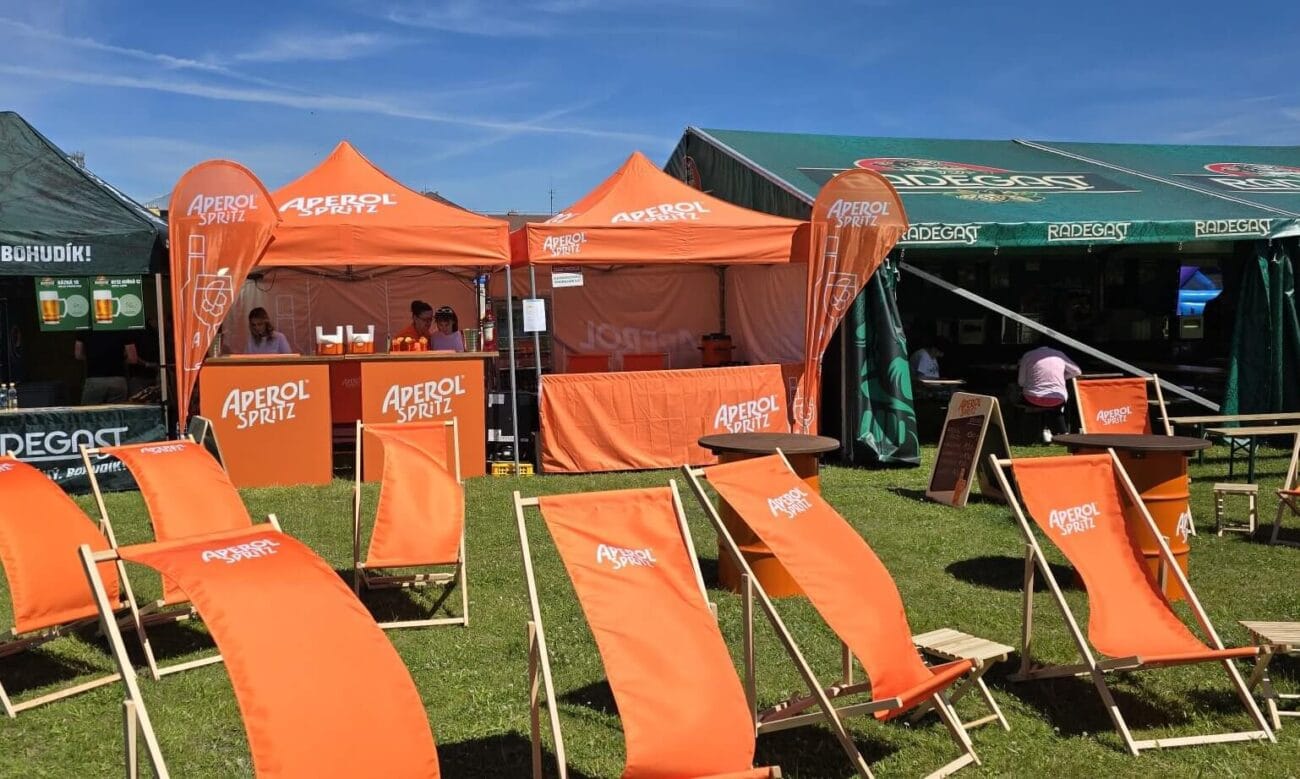 Drevené reklamní lehátko s potiskem Aperol